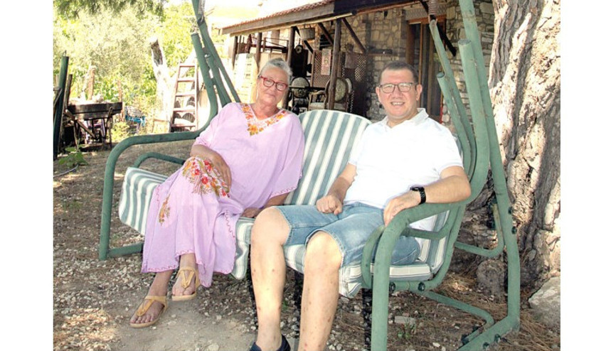 Adnan Kaya ve Mete Tamer Omur ile Şezlong Sohbetleri Bir köyü güzelleştirmekle kalmadı önemli bir turizm durağı da yaptı