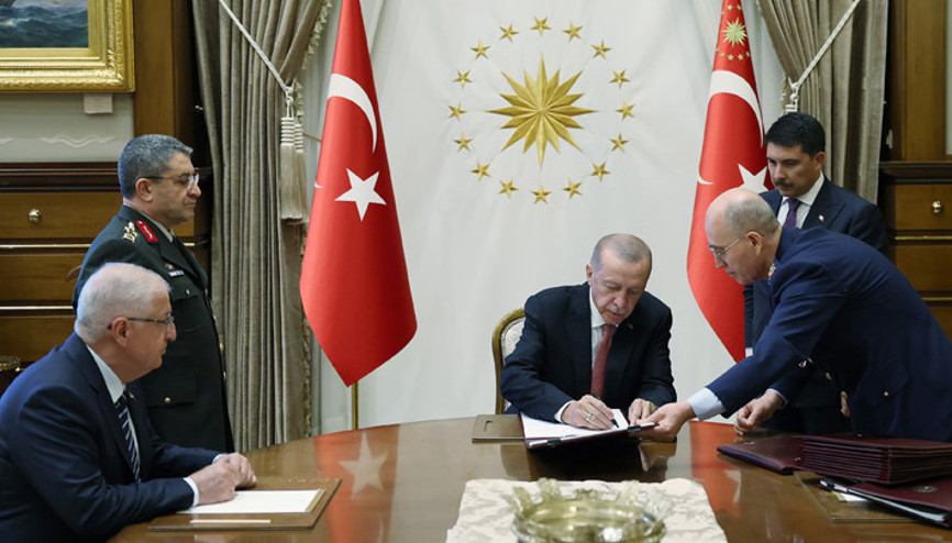 Son dakika... Yüksek Askeri Şura (YAŞ) kararları açıklandı: Yeni Genelkurmay Başkanı Metin Gürak oldu... İşte, Yaş kararları tam liste detayları Son dakika... Yüksek Askeri Şura (YAŞ) kararları açıklandı: Yeni Genelkurmay Başkanı Metin Gürak oldu... İşte, Yaş kararları tam liste detayları