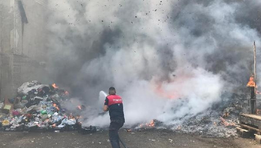 Ağrı’da ikinci el eşya dükkanında yangın