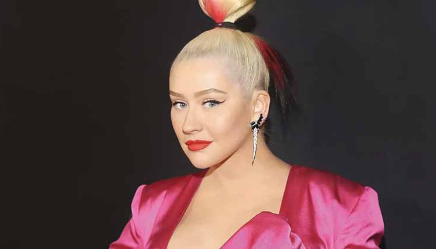 Christina Aguilera odasına gümüş yemek takımı istedi