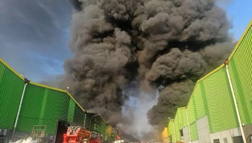 Adanada geri dönüşüm tesisinde yangın