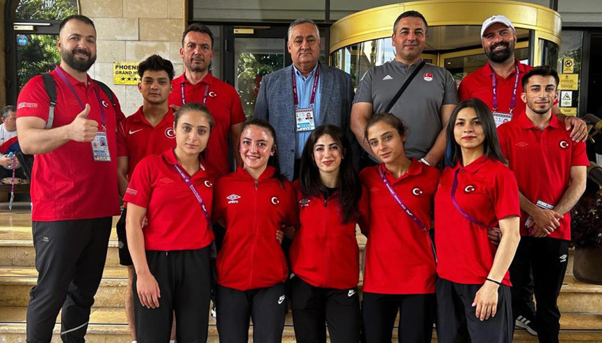 Genç halterciler Avrupa’da zirvede