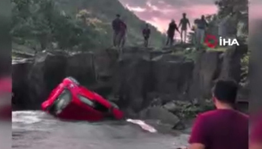 Şelale kıyısında can pazarı Baba kızın korku dolu anları...