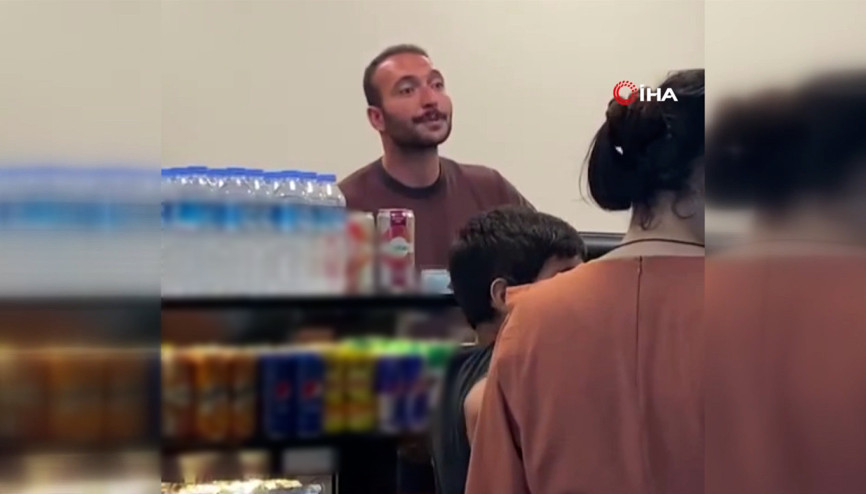 Ünlü oyuncu Görkem Sevindik, hastane kantininde satış yaparken görüntülendi