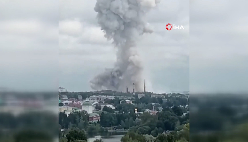 Rusya’da fabrikada şiddetli patlama kamerada