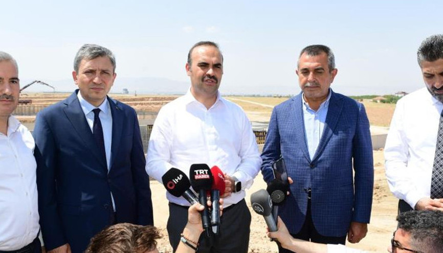 Bakan Kacır 1.4 milyar liralık sanayi sitesi inşaatını inceledi