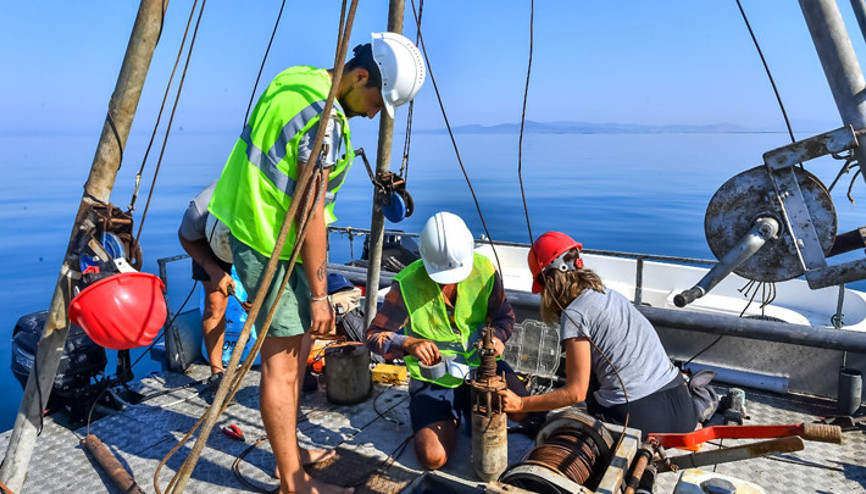 İzmirde denizde depremsellik araştırması: Çamurlar kayıt cihazı gibi önemli izler taşıyor