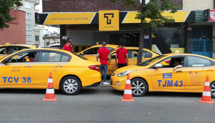 Taksiciler taksimetre ayar kuyruğuna girdi