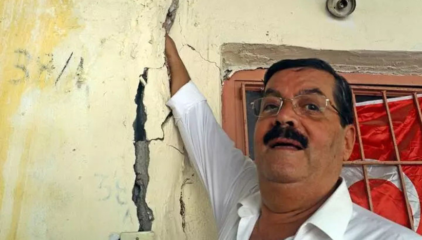 Antalya’da korku mahallesi… Büyük çatlakların nedeni belli oldu Antalya’da korku mahallesi… Büyük çatlakların nedeni belli oldu