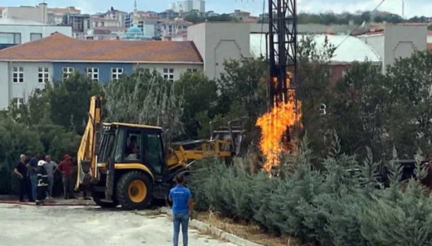 Tekirdağda doğal gaz borusu patladı  Borudan çıkan gaz alev aldı