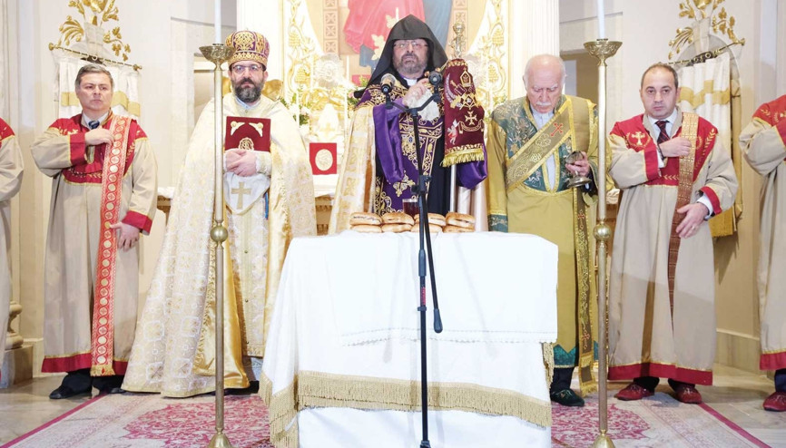 Ermeni cemaatinde kavga sürüyor