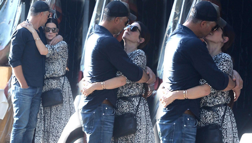 Ünlü oyuncu yıllar önce verdiği sözü tuttu: Ölüm döşeğindeki aşkının elini hiç bırakmadı