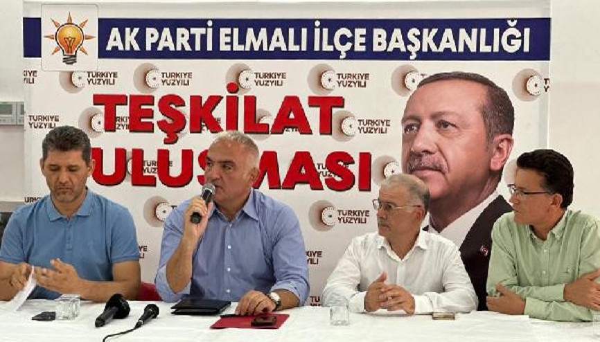 Bakan Ersoy, Elmalıda muhtarlarla görüştü