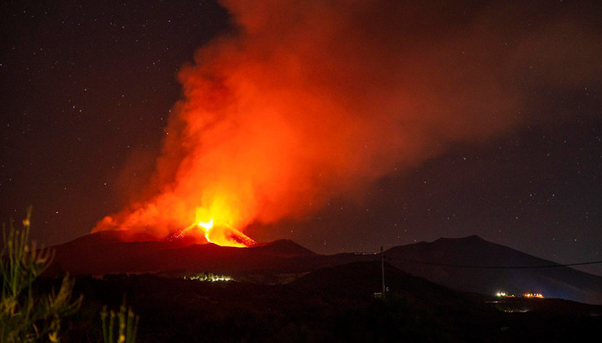 Etna yeniden faaliyete geçti