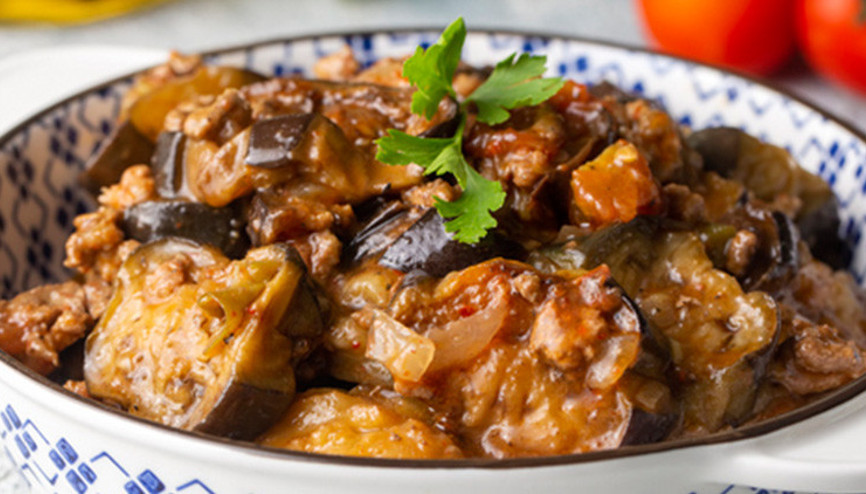 Asla kararmayan patlıcan musakkanın püf noktası... Bu tarifle tadına doyum olmuyor