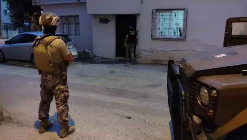 Mersinde uyuşturucu satıcılarına şafak operasyonu kamerada