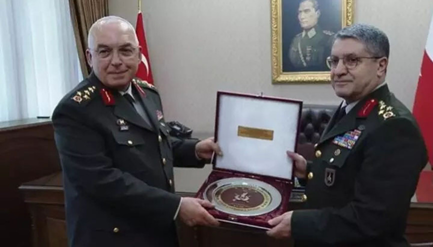 Kara Kuvvetleri Komutanlığında devir-teslim