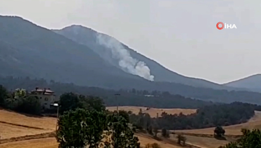 Bolu’nun Mudurnu ilçesinde ormanlık alanda yangın