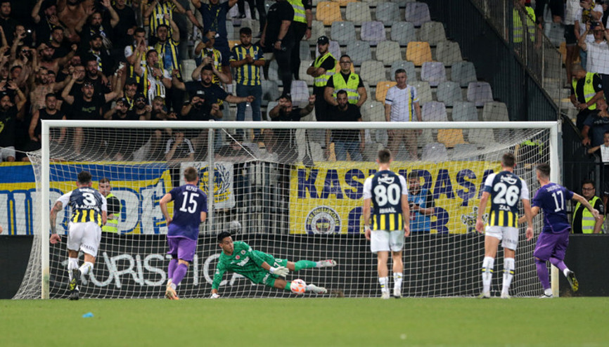 İrfan Can Eğribayat kaleyi devraldı, penaltı kurtardı Maribor maçında geçit yok, İsmail Kartal...