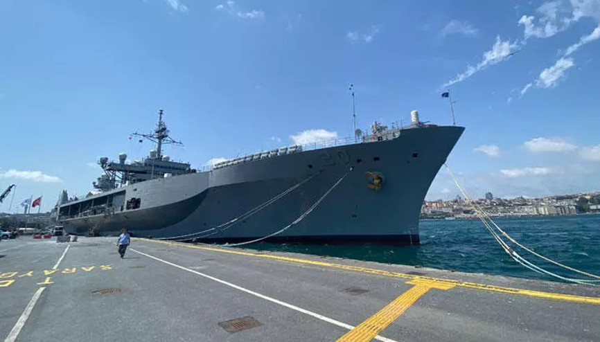 USS Mount Whitney Sarayburnu’na demirledi