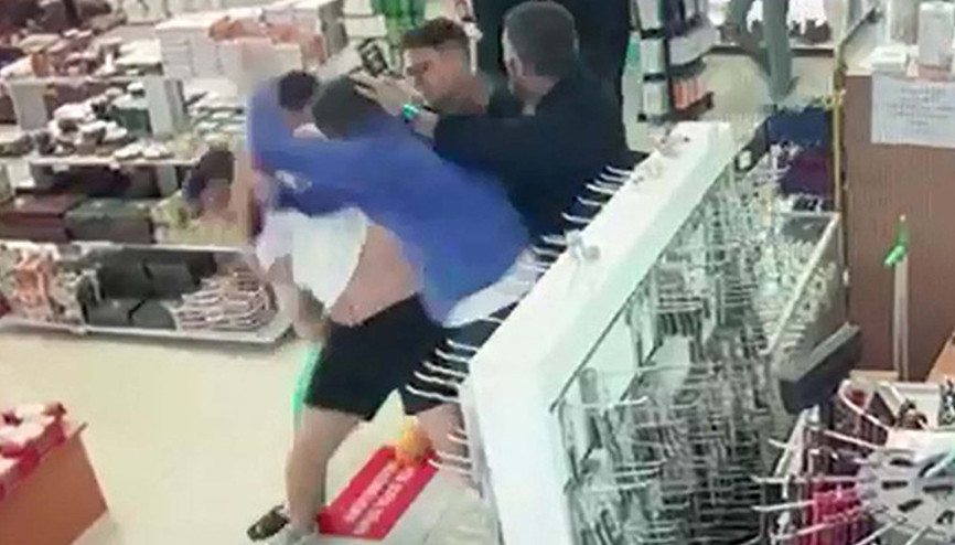 Dinlenme tesisinde akılalmaz olay Otobüs şoförü bedava yemek istedi, çıkan tartışma kavgaya dönüştü