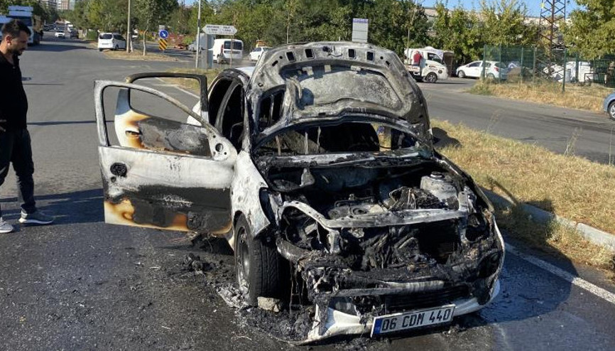20 gün önce satın aldığı araç sanayide alev alev yandı
