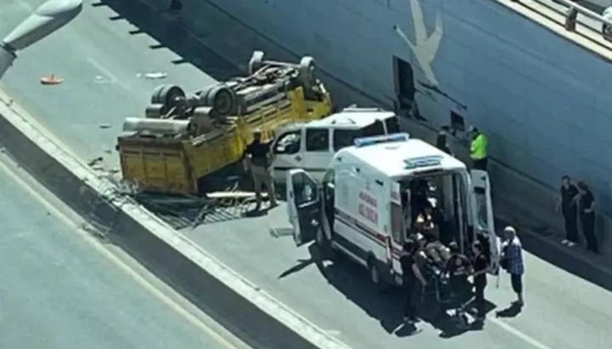 Ankarada alt geçide kamyon düştü