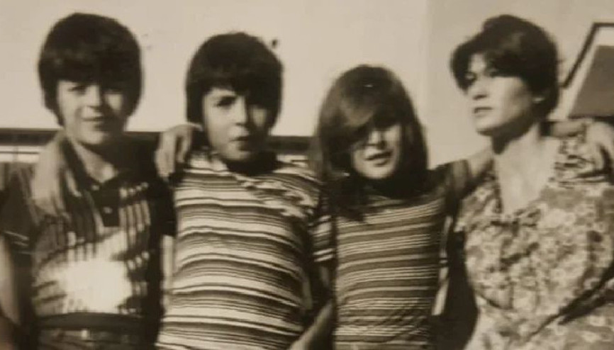 Bu fotoğrafı buldum kuzenlerimle, bilin bakalım ben hangisiyim