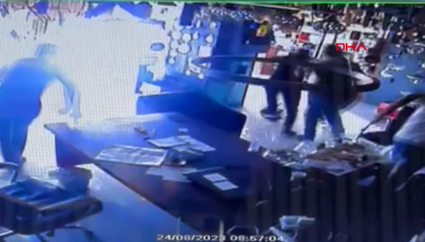 Malatyada deprem anı ve yaşanan panik kamerada