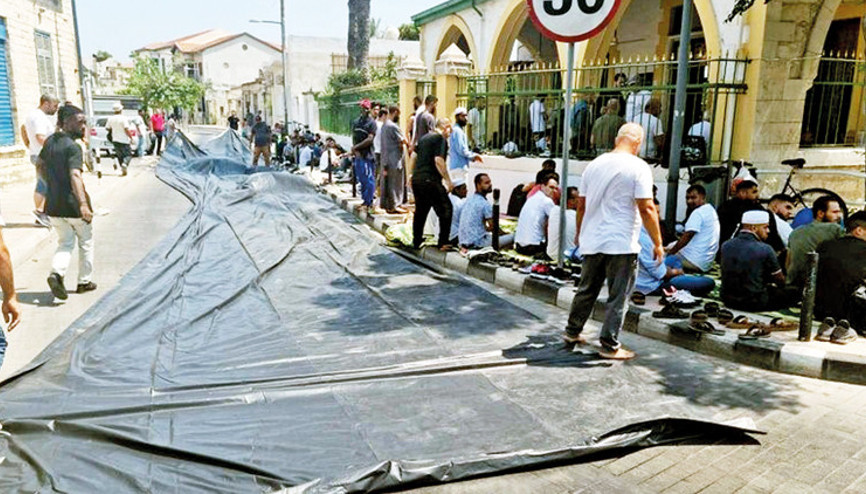 Rum kesiminde camiye molotoflu saldırı