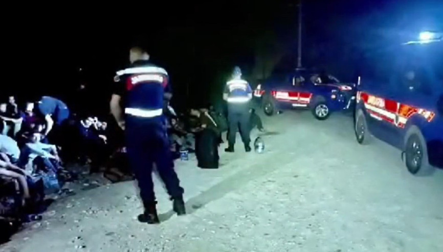 Bakan Yerlikaya duyurdu: 19 göçmen kaçakçısı yakalandı