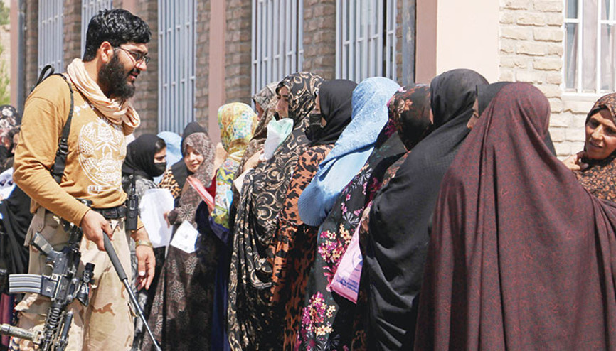 Taliban Dubai’ye giden kız öğrencileri engelledi