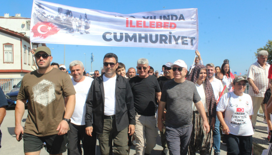 Zafer Partisi Genel Başkanı Özdağ, İstiklal Yolu Zafer Yürüyüşüne başladı