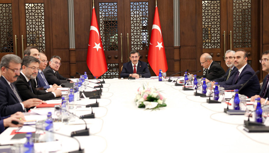 EKK toplantısı sona erdi: Enflasyonun orta vadede tek haneli seviyelere düşmesi hedeflenmektedir EKK toplantısı sona erdi: Enflasyonun orta vadede tek haneli seviyelere düşmesi hedeflenmektedir