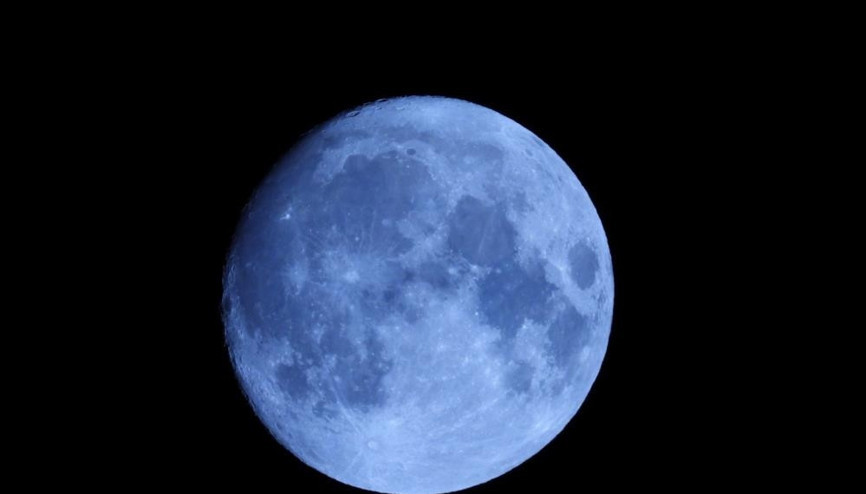 Mavi Ay büyüledi... İşte dün akşam kaydedilen o görüntüler
