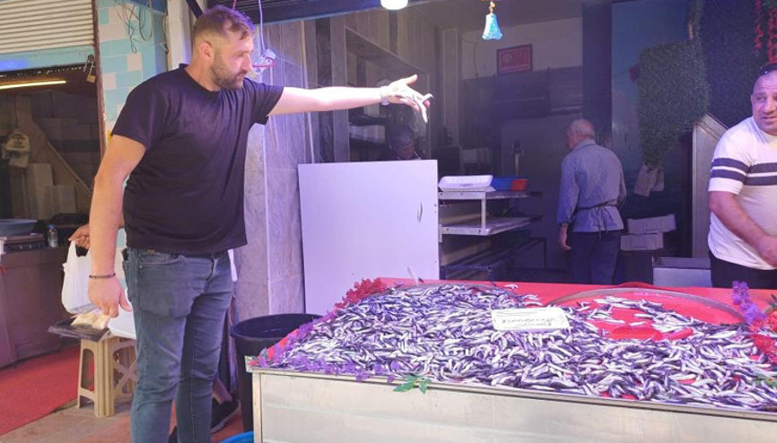 Av sezonu açıldı, hamsi tezgahlarda yerini aldı; işte fiyatı Av sezonu açıldı, hamsi tezgahlarda yerini aldı; işte fiyatı