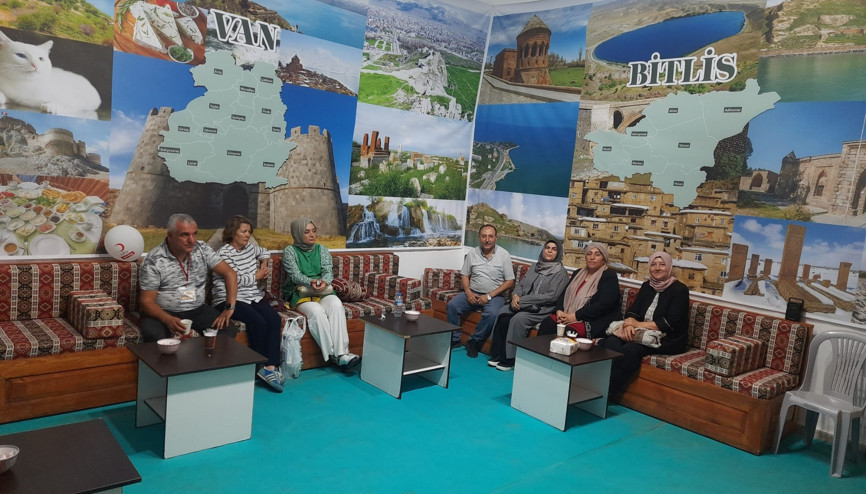 ADEV Ankara’daki büyük festivalde Bitlis ilçelerini ve Adilcevaz’ı tanıtıyor ADEV Ankara’daki büyük festivalde Bitlis ilçelerini ve Adilcevaz’ı tanıtıyor