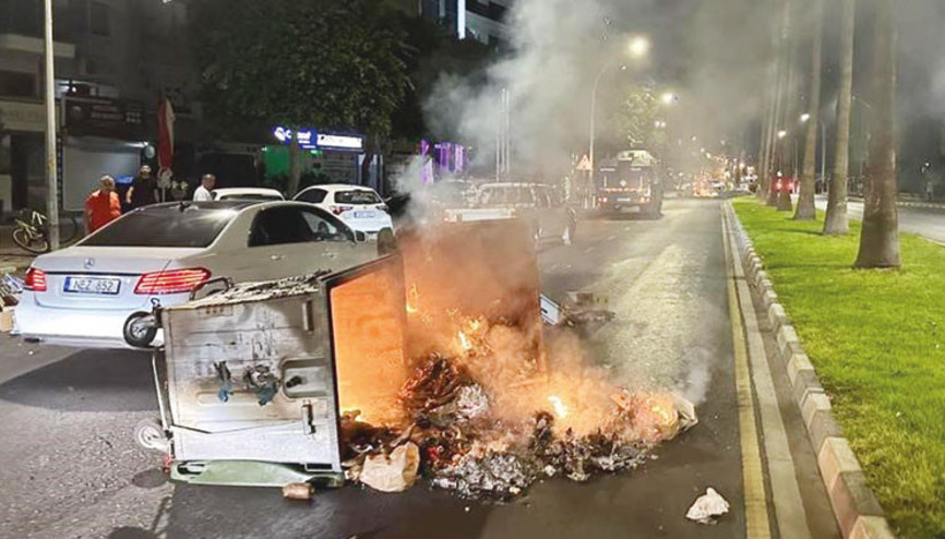 Rum polisi seyretti, ırkçılar saldırdı Limasol’da Suriyelilere gece baskını