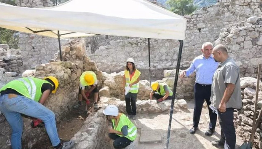 Olimpos’taki tarihi kent gün yüzüne çıkıyor Olimpos’taki tarihi kent gün yüzüne çıkıyor