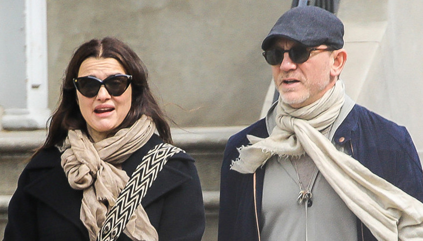 Ünlü çiftin ilişkisi kalın perdeler altında... Düğünlerine sadece dört kişi katılmıştı... Kız da babasına benziyor işte Ünlü çiftin ilişkisi kalın perdeler altında... Düğünlerine sadece dört kişi katılmıştı... Kız da babasına benziyor işte