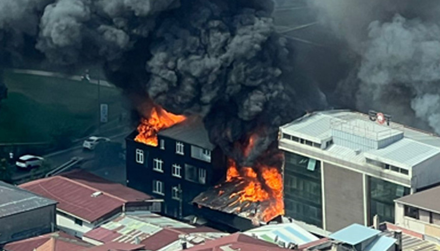 Ataşehirde iki katlı iş yerinde yangın Ataşehirde iki katlı iş yerinde yangın