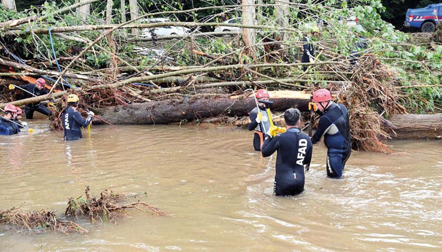 Kırklareli’nde sel önüne geleni sürükledi... Ormandaki ağaçlar kökünden söküldü: 5 ölü, 1 kayıp