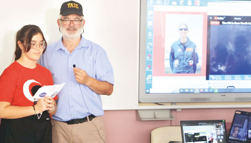 Break break uzay mı Öğrenciler, astronota telsizle bağlandı
