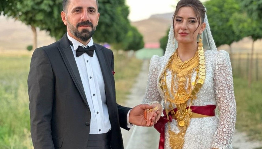 Aşiret düğünü yine bildiğimiz gibi: Kilolarca altın takıldı
