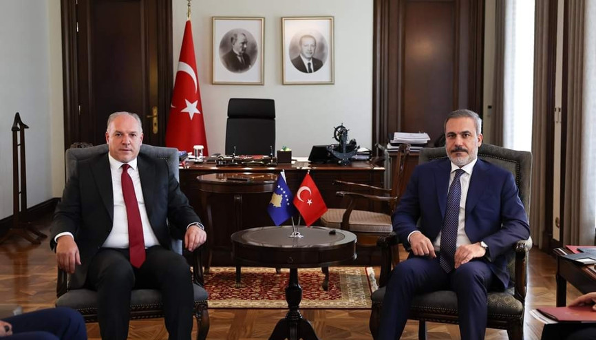 Dışişleri Bakanı Hakan Fidan, Kosovalı Bakan Damka ile görüştü