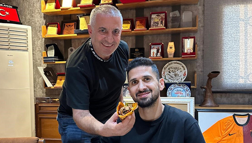 Emre Akbaba’nın boru kebap keyfi