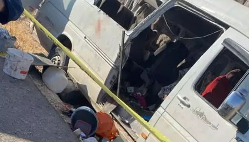 Tarım işçilerini taşıyan minibüs kaza yaptı: Ölü ve yaralılar var