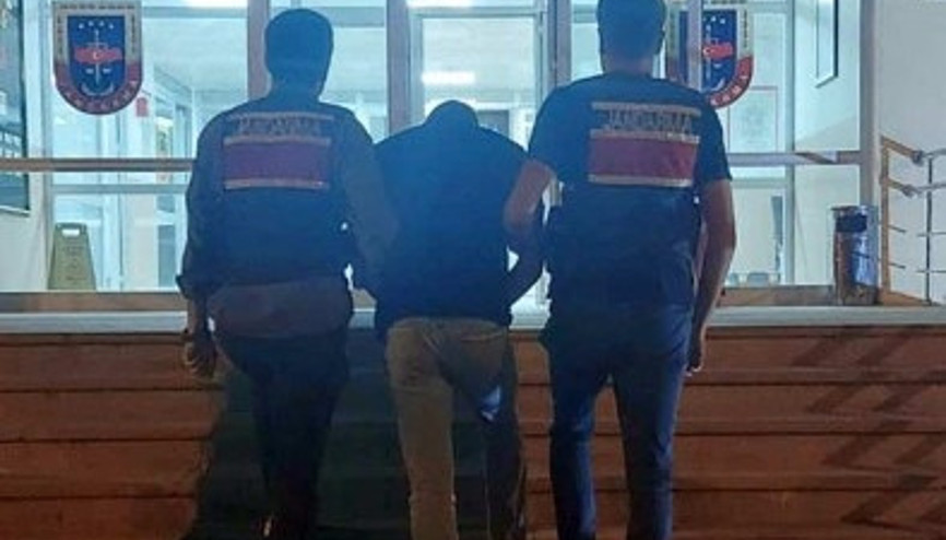 Jandarma olduğunu söyleyerek vatandaşları dolandırdı, JASATtan kaçamadı Jandarma olduğunu söyleyerek vatandaşları dolandırdı, JASATtan kaçamadı