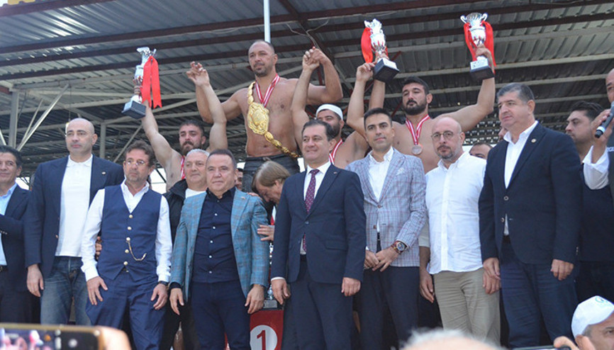 Elmalı Yağlı Güreşleri’nde başpehlivanlığı Ali Gürbüz kazandı