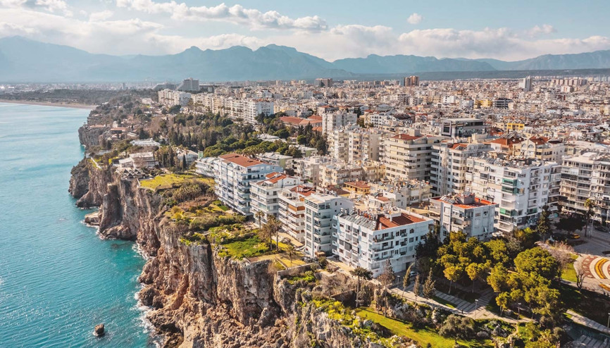 Bir Rus Antalya’da 80 daire alıp otele çevirmiş... Sitedeki otele ‘Dur’ denilecek